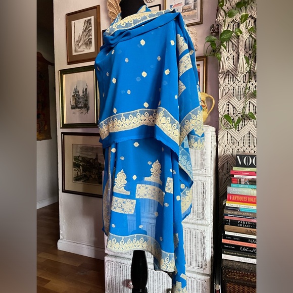 Electric blue chiffon silk wrap - Picture 4 of 12